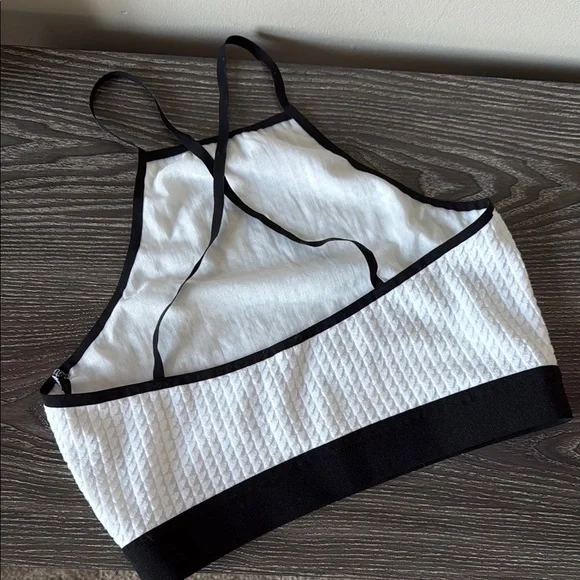Under Armour Chic White and Black Textured Top - Picture 3 of 3